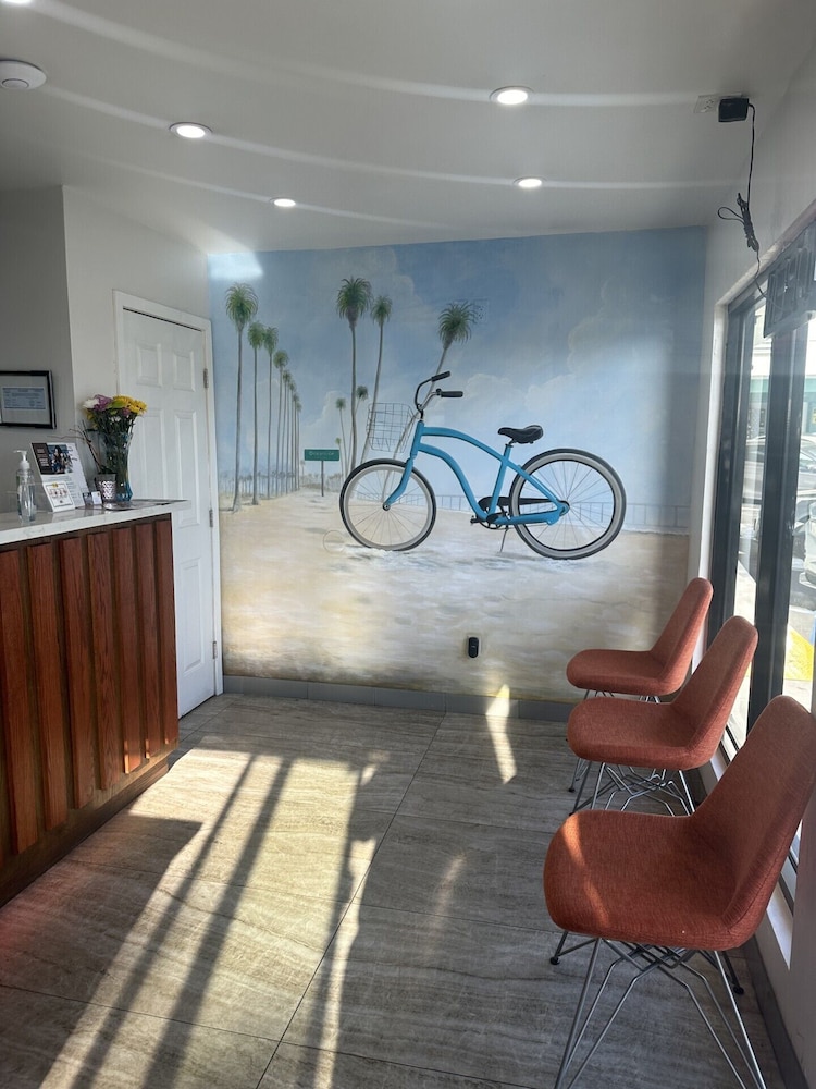 Super 8 by Wyndham Oceanside Downtown 10/50