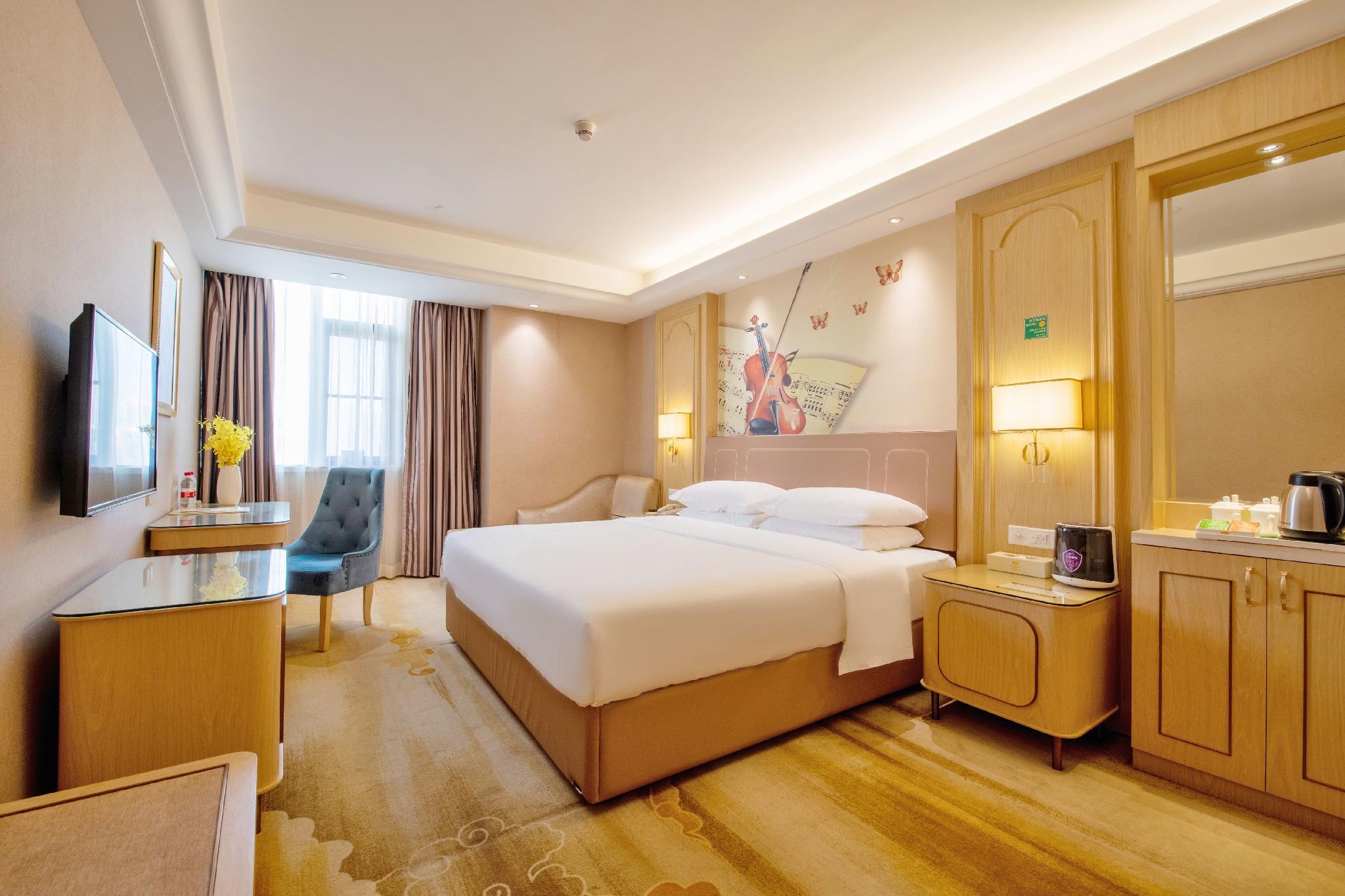 Vienna Hotel (Shenzhen Buji Metro Station) 16/37