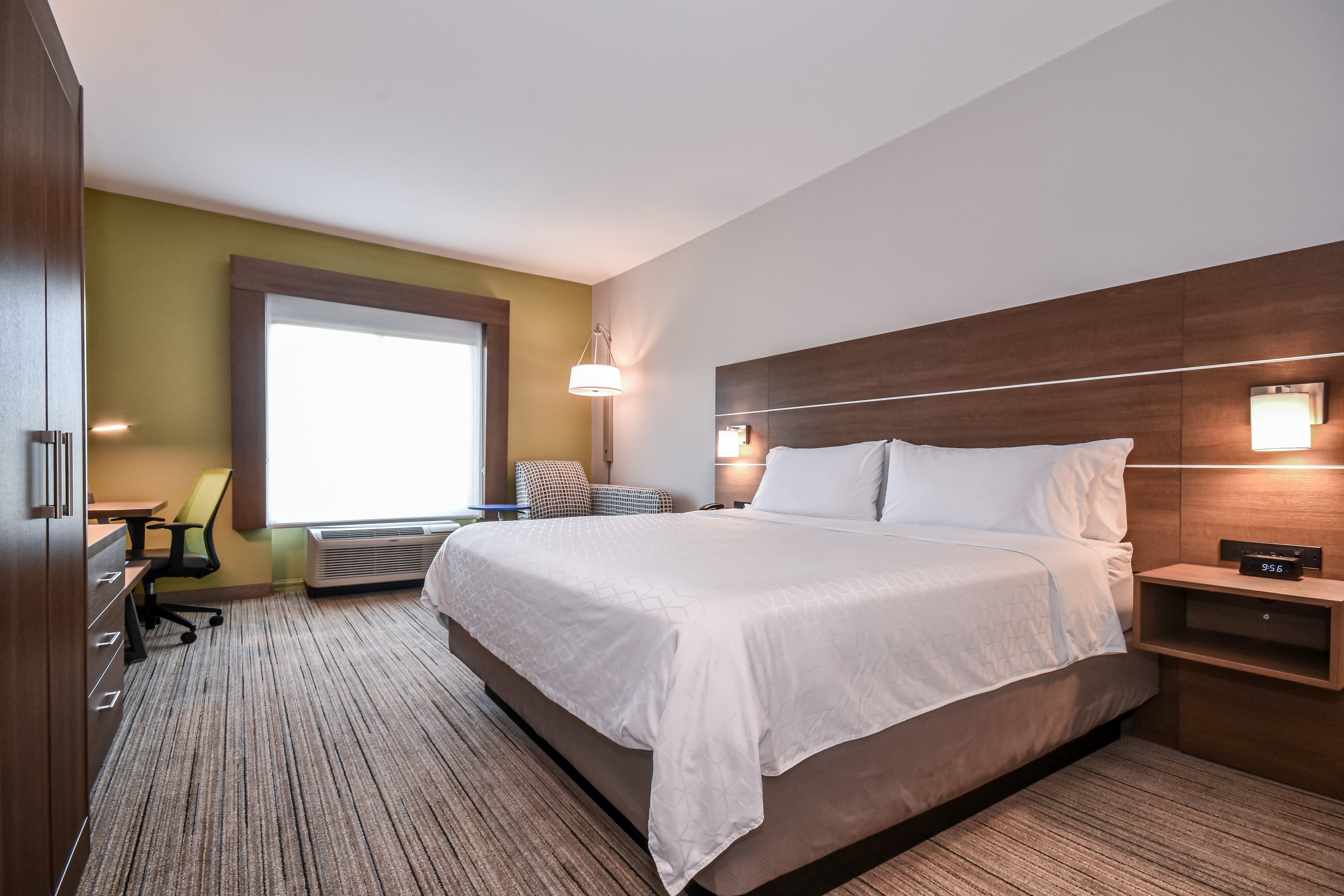 Holiday Inn Express Suites Charlotte Southeast Matthews 12/48
