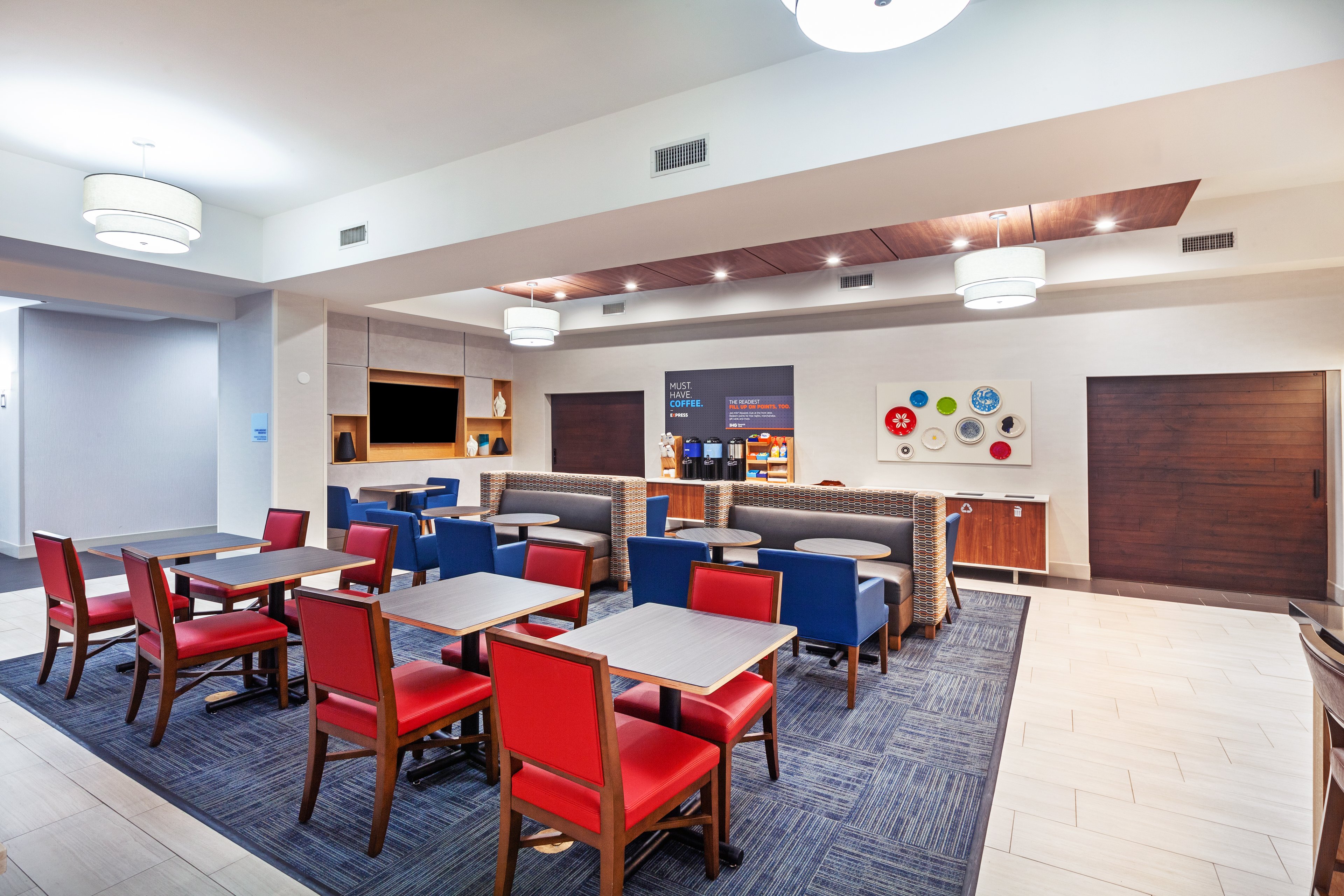 Holiday Inn Express & Suites Port Arthur Central-Mall Area 43/52