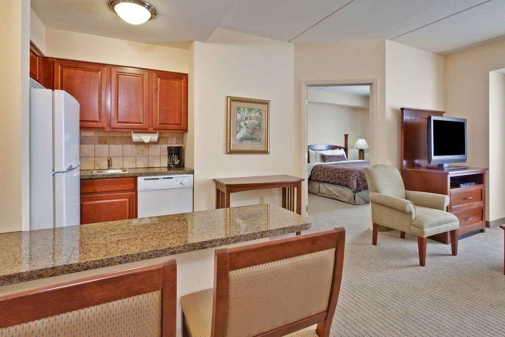 Staybridge Suites Buffalo 60/76