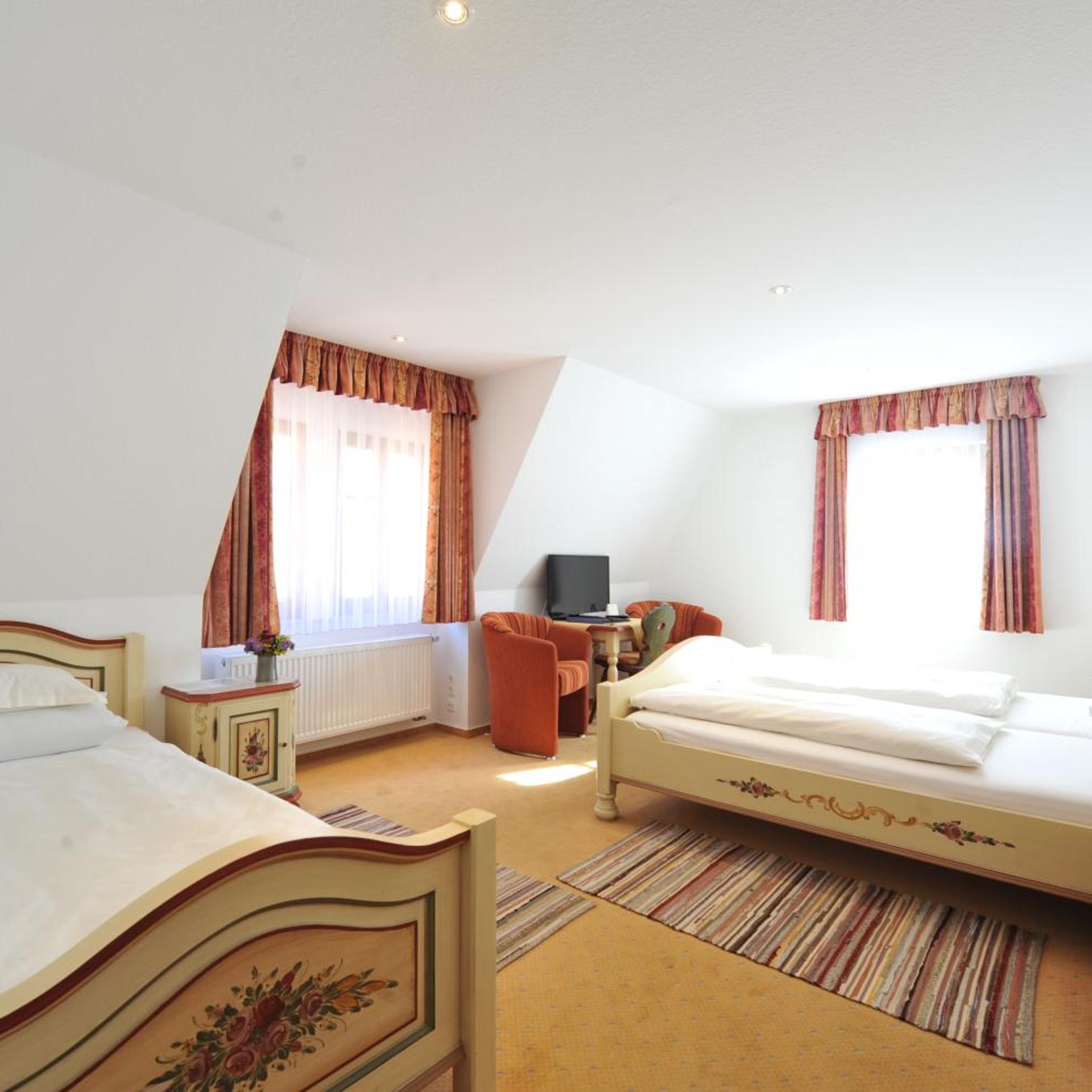 Room, Triple, Single Bed