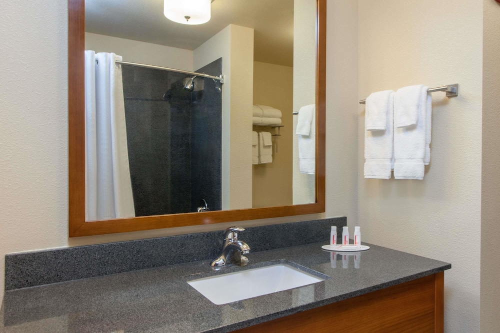 Baymont by Wyndham Grand Forks 20/43