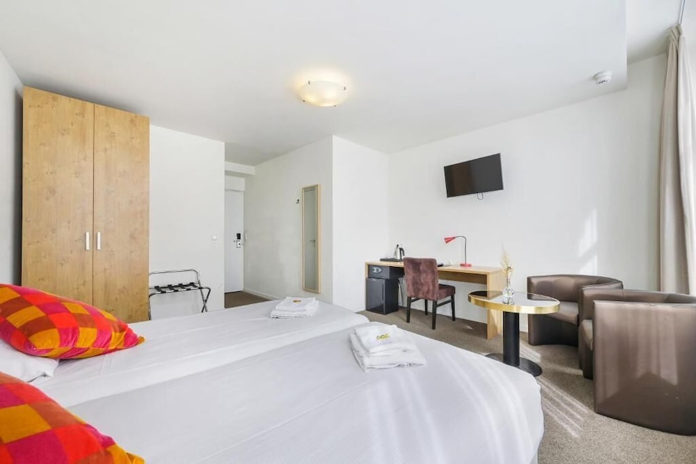 Ambassador City Centre Hotel 36/76