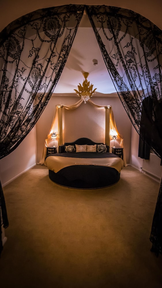 Gray Manor Hotel 7/48