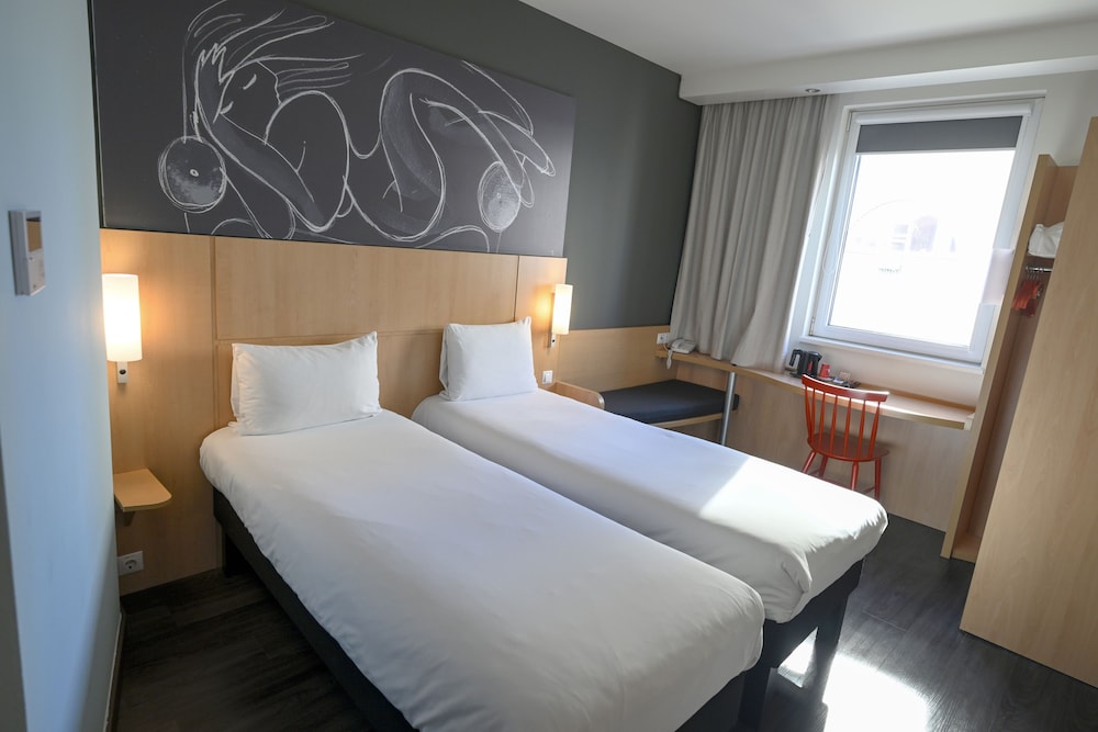 Room, Twin Beds