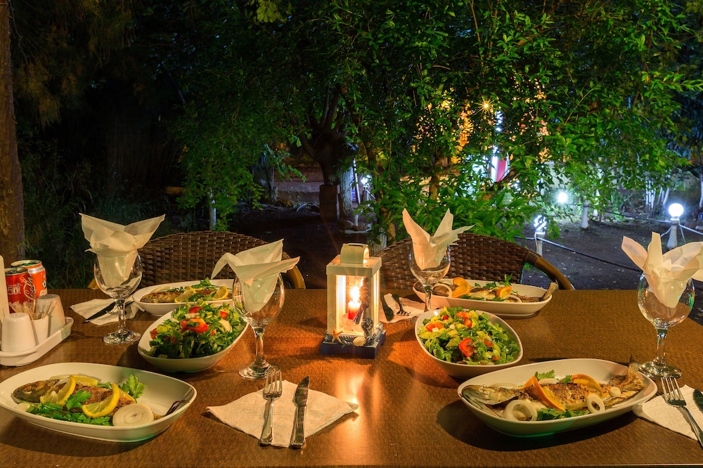 Secret Garden Bungalows & Tent Hotel 19/26