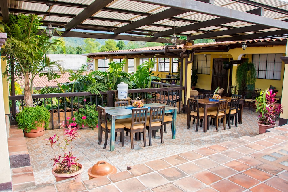 LAS CAMELIAS INN 36/50
