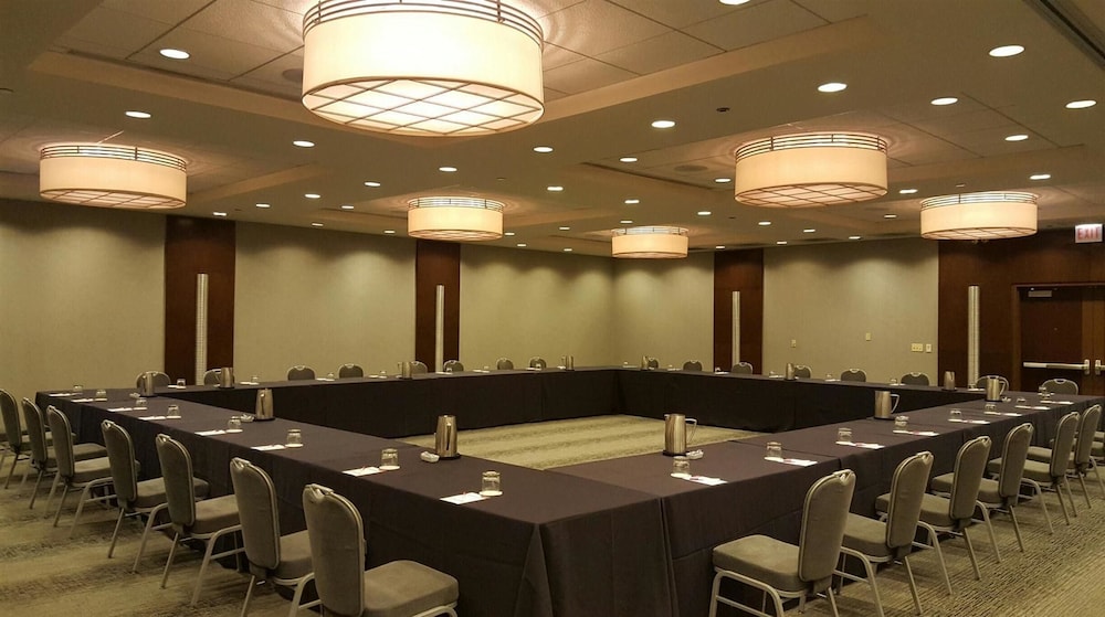 Crowne Plaza Chicago West Loop 49/55