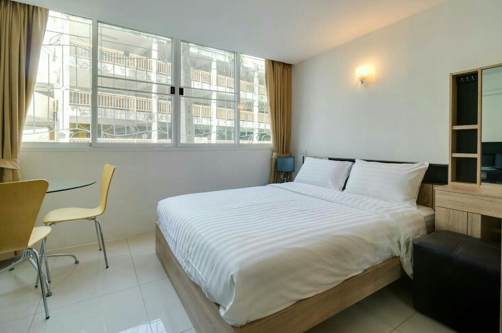 Le Vanvarothai Saladaeng Residence 12/50