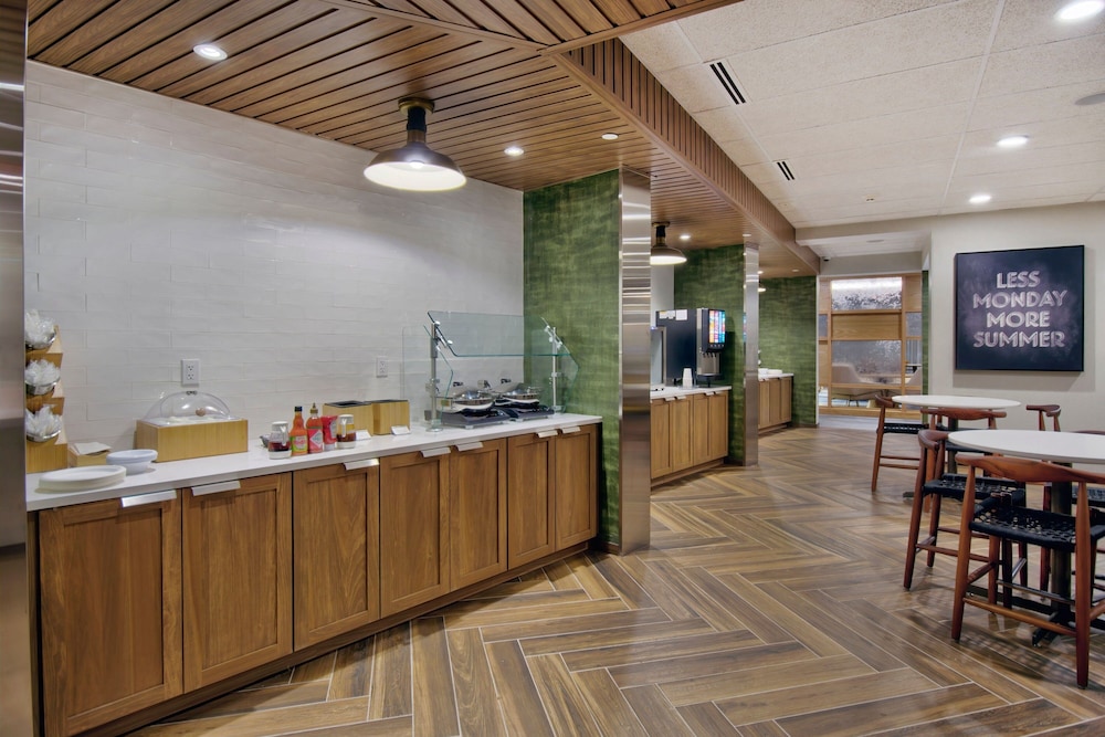 Fairfield Inn & Suites Rochester Hills 25/34