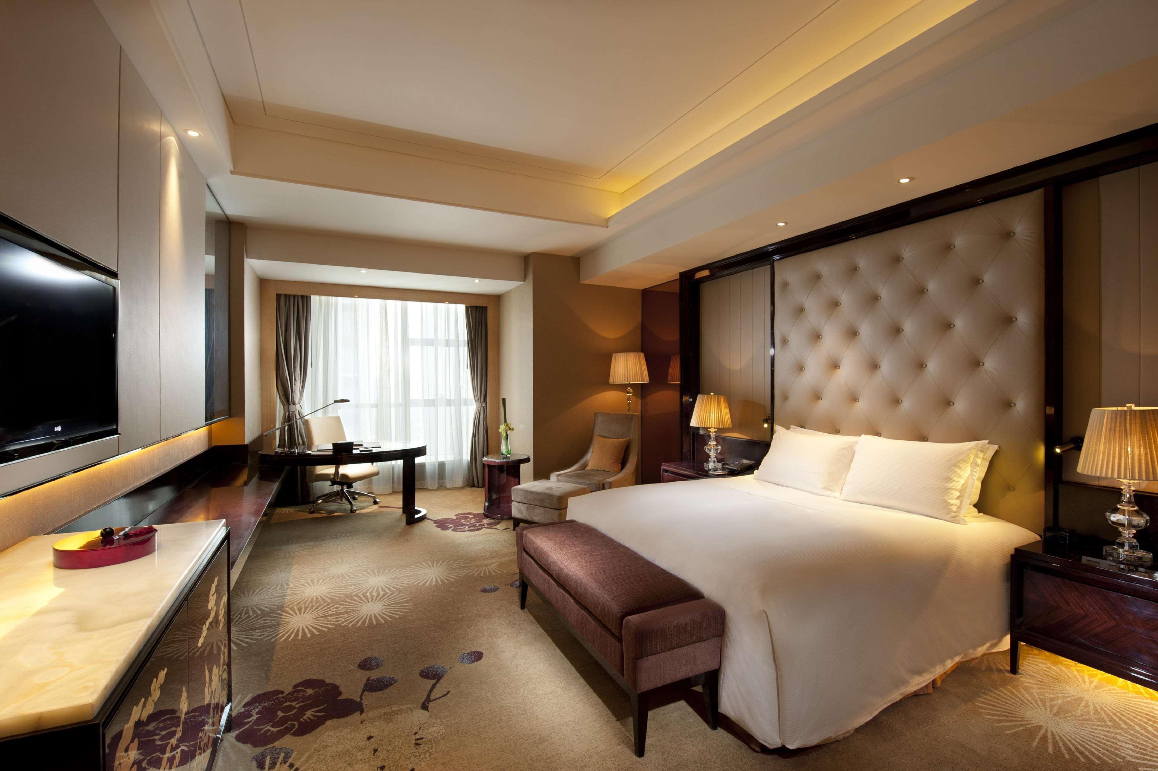 EXECUTIVE, KING BED, LOUNGE ACCESS