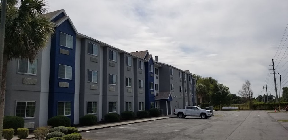 Microtel Inn & Suites By Wyndham Bushnell 23/24