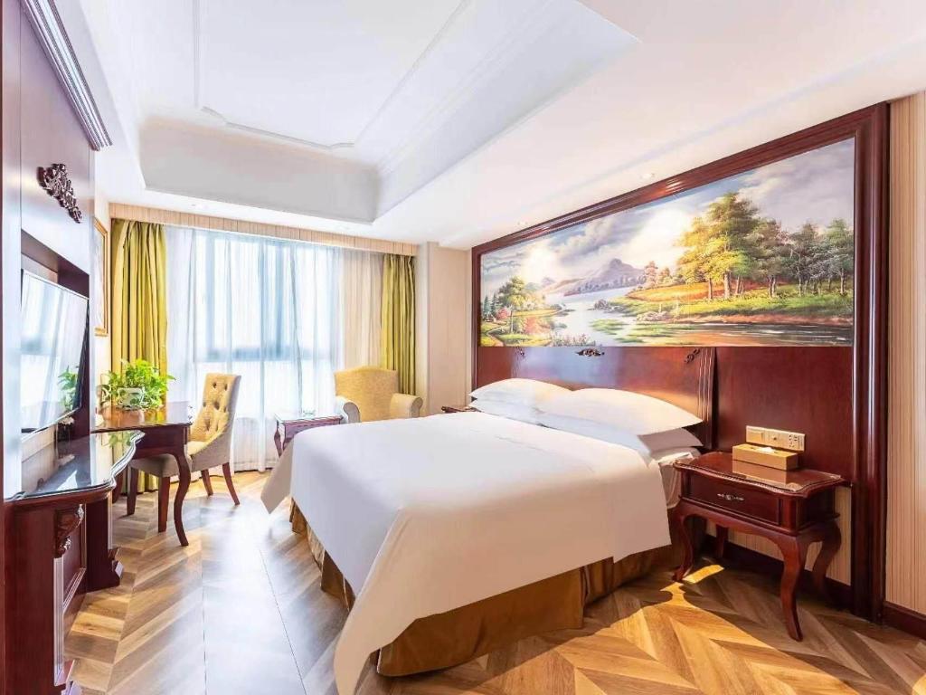 Vienna International Hotel (Shaoxing East Station Wanda) 22/38