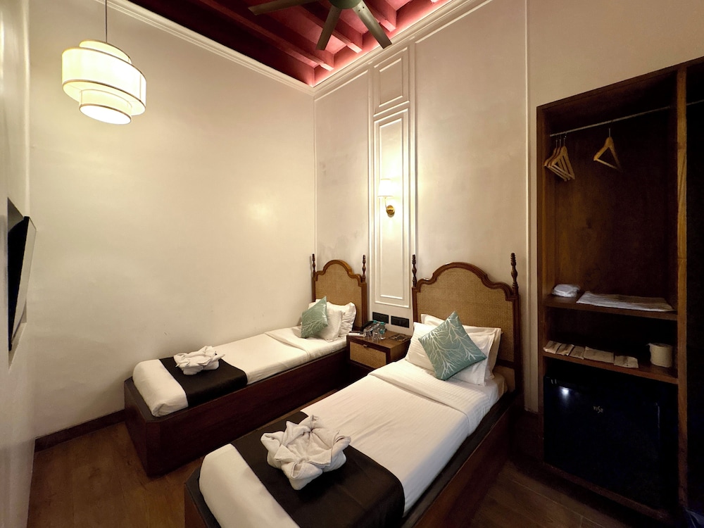 Gulf Hotel 25/49