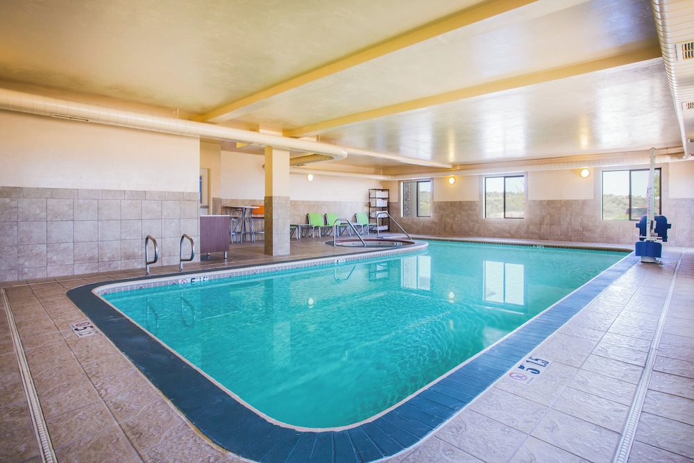 Holiday Inn Express Suites Cedar City 41/49