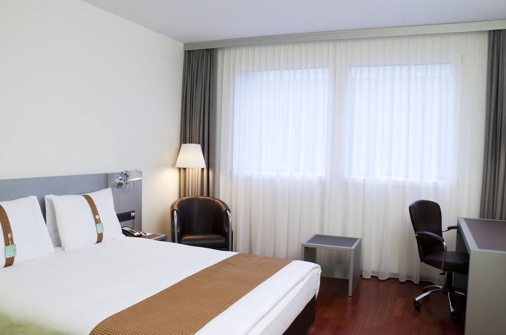 Holiday Inn Zurich Messe 15/77