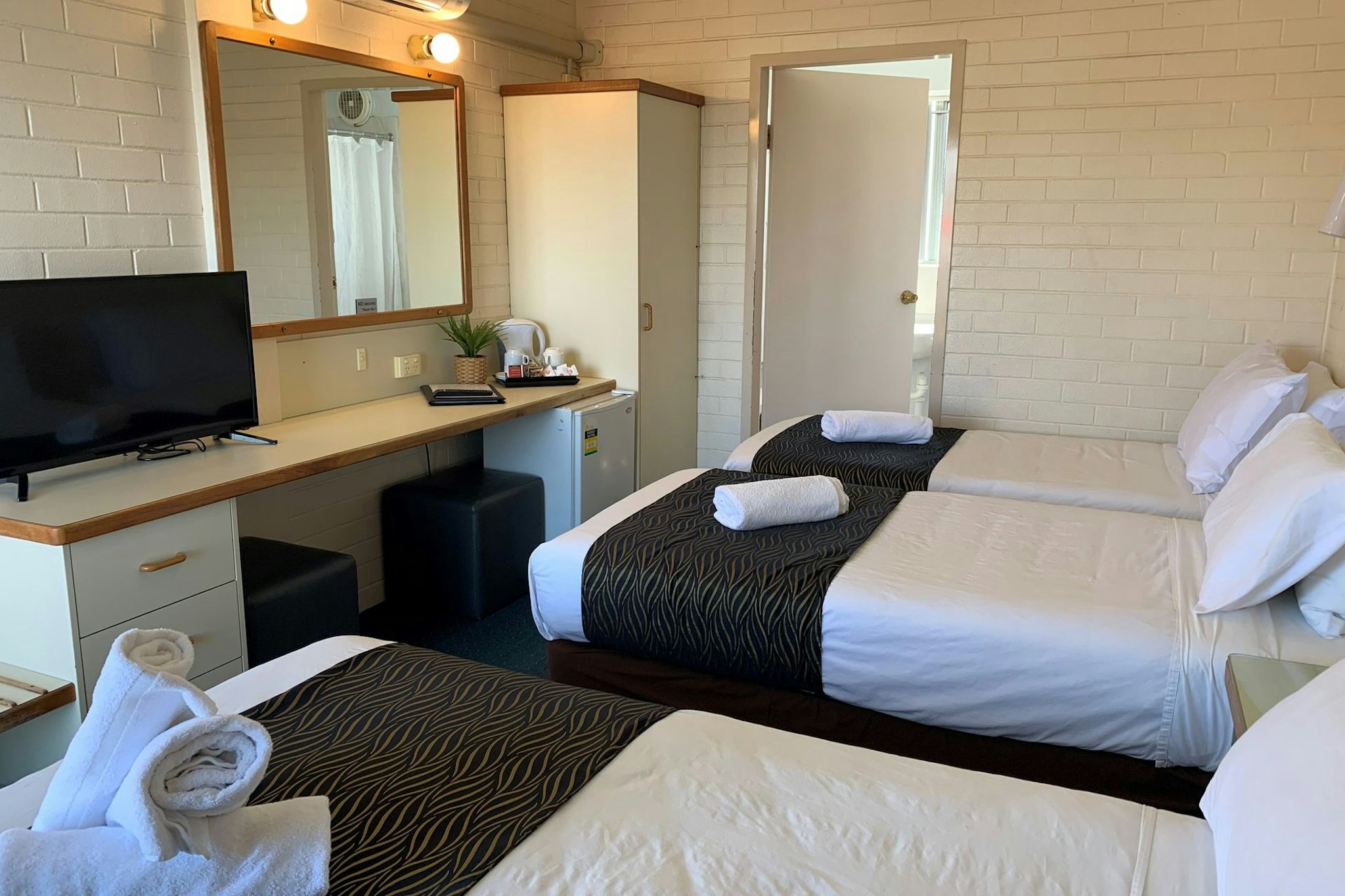 Crest Motor Inn 12/39