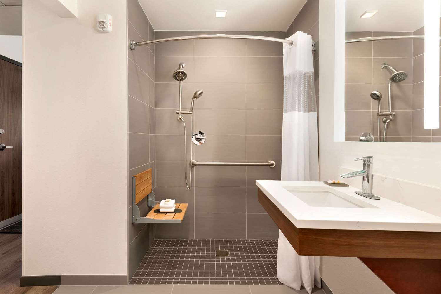 La Quinta Inn And Suites By Wyndham San Luis Obispo Downtown 62/65