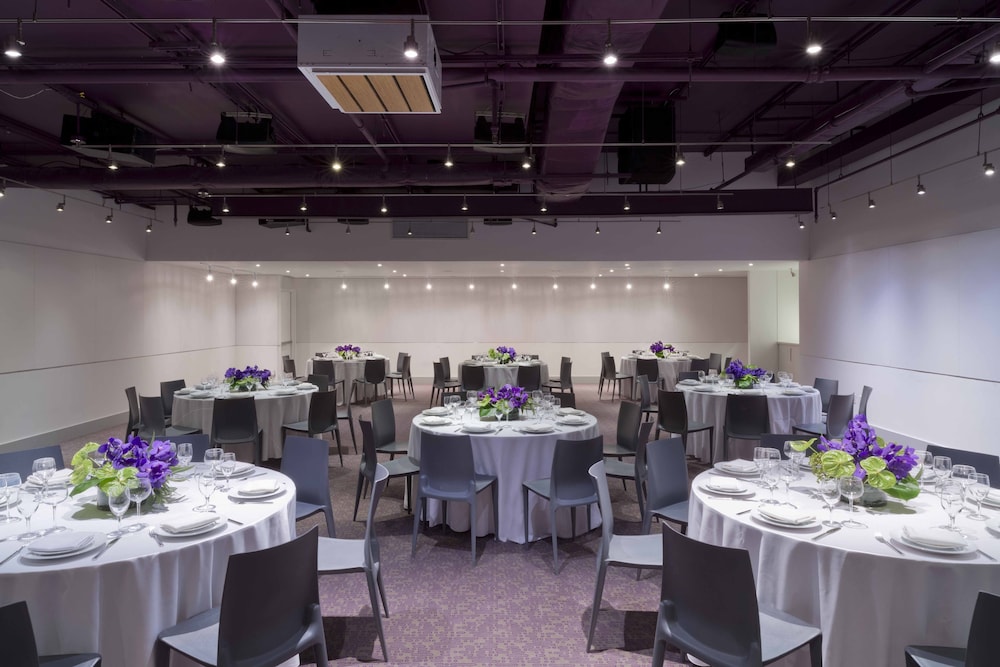 YOTEL New York Times Square, Select by Hilton 34/42
