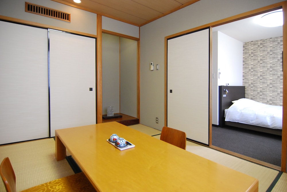 TAKAMATSU KOKUSAI HOTEL 39/65
