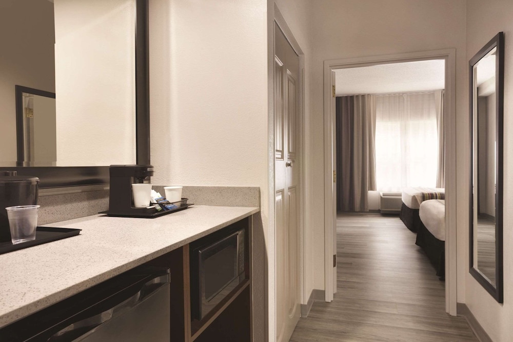 Country Inn Suites By Radisson Chattanooga Lookout Mountain 31/31