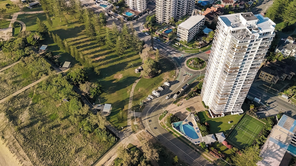 Talisman Apartments 9/75