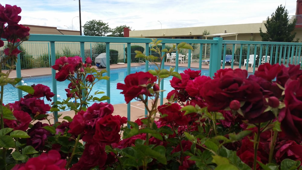 Days Inn by Wyndham Santa Fe New Mexico 8/44