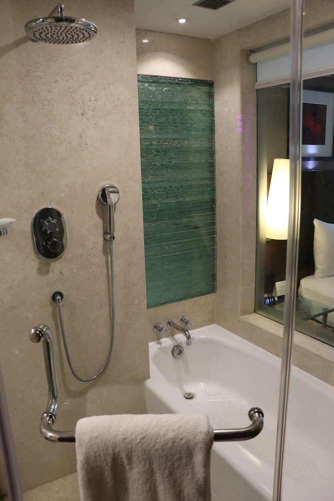 Radisson Blu Atria Bengaluru 36/76
