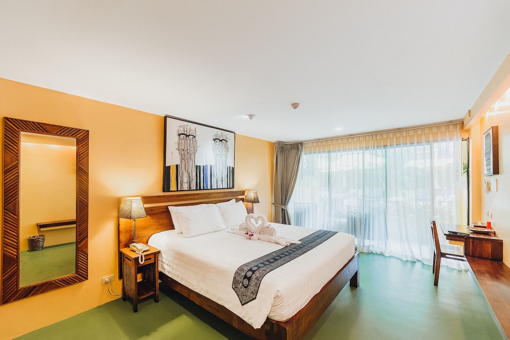 Room, King Bed, Pool Access