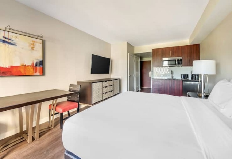 2 BEDROOMS, SUITE, 2 KING BEDS, KITCHEN