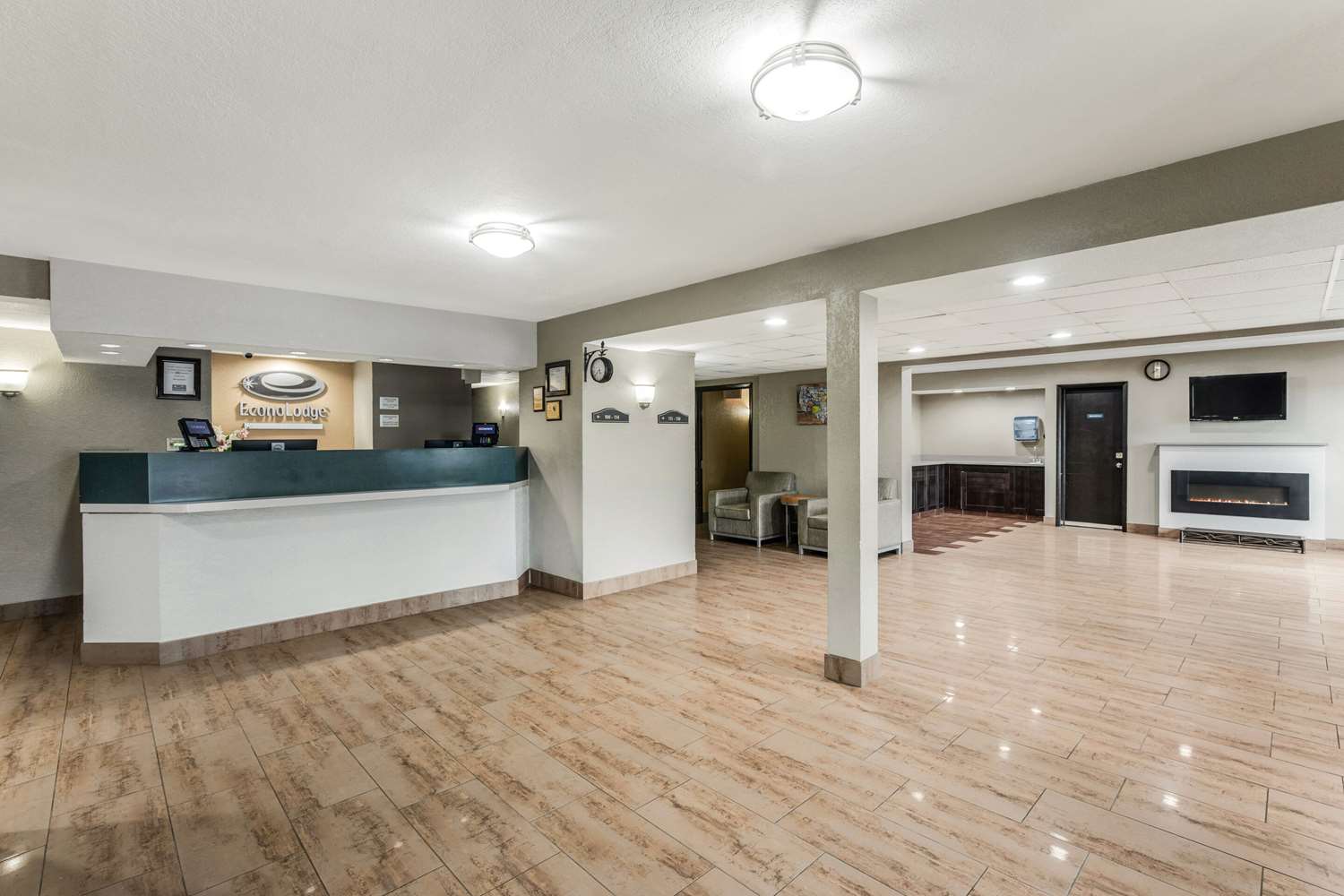 Econo Lodge Madison East 6/24
