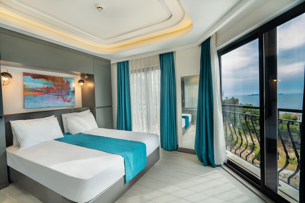 DELUXE, SEA VIEW