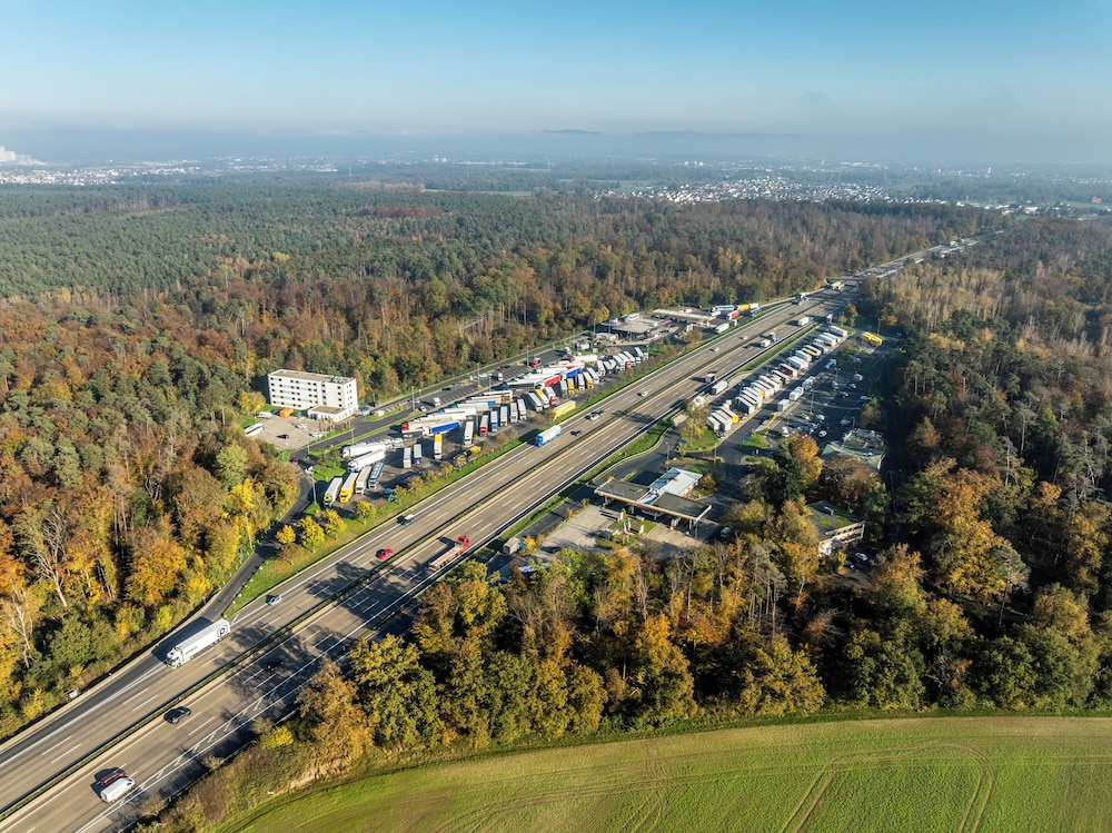 SERWAYS HOTEL WEISKIRCHEN 50/58