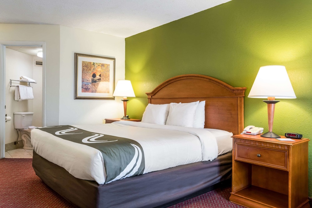 Quality Inn Battleboro - Rocky Mount 17/38