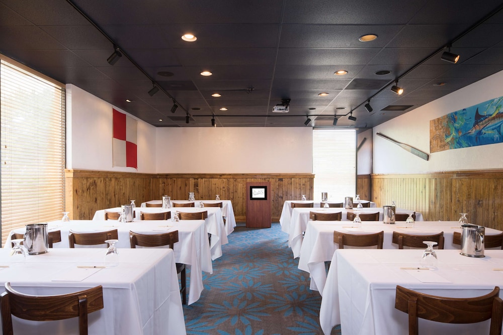 Doubletree By Hilton Hotel Laurel 53/71