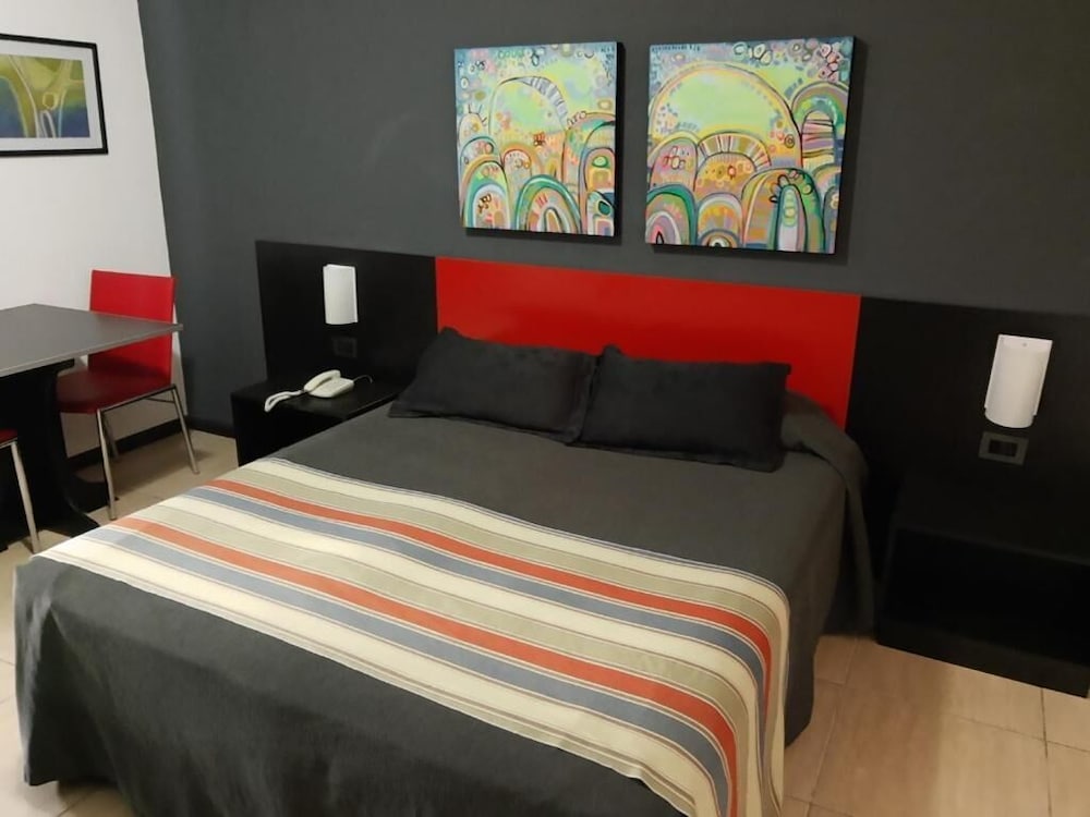 Apart Hotel Alvear 4/23