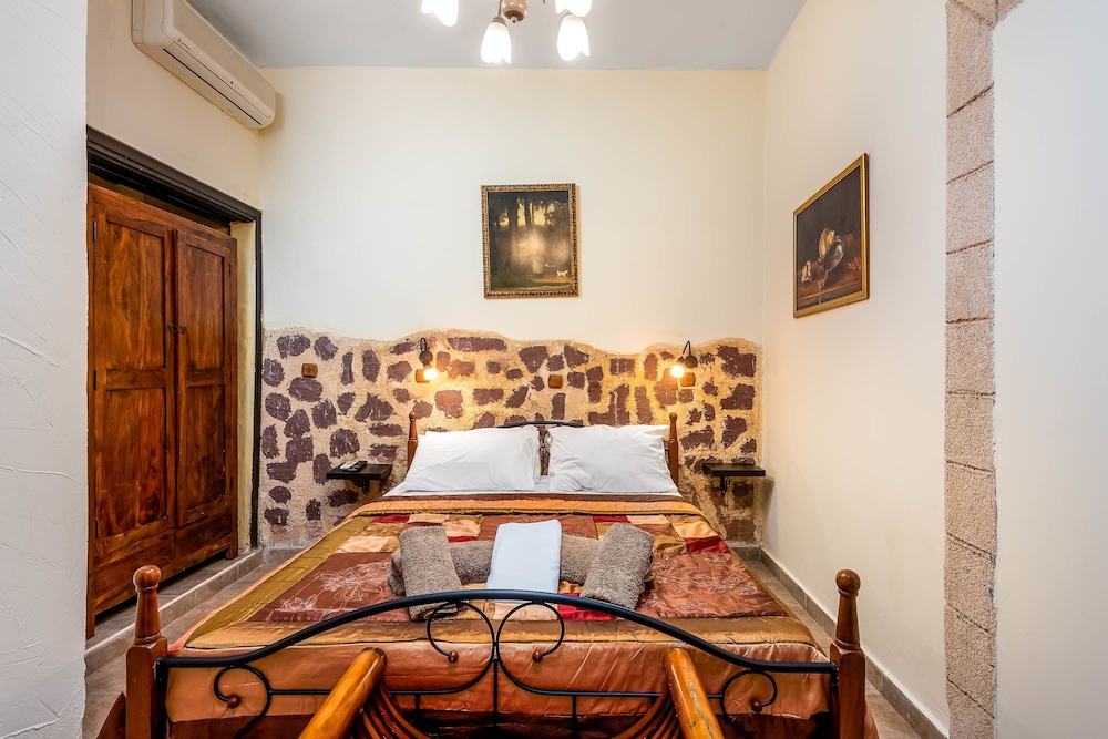 Spot Hotel 39/50