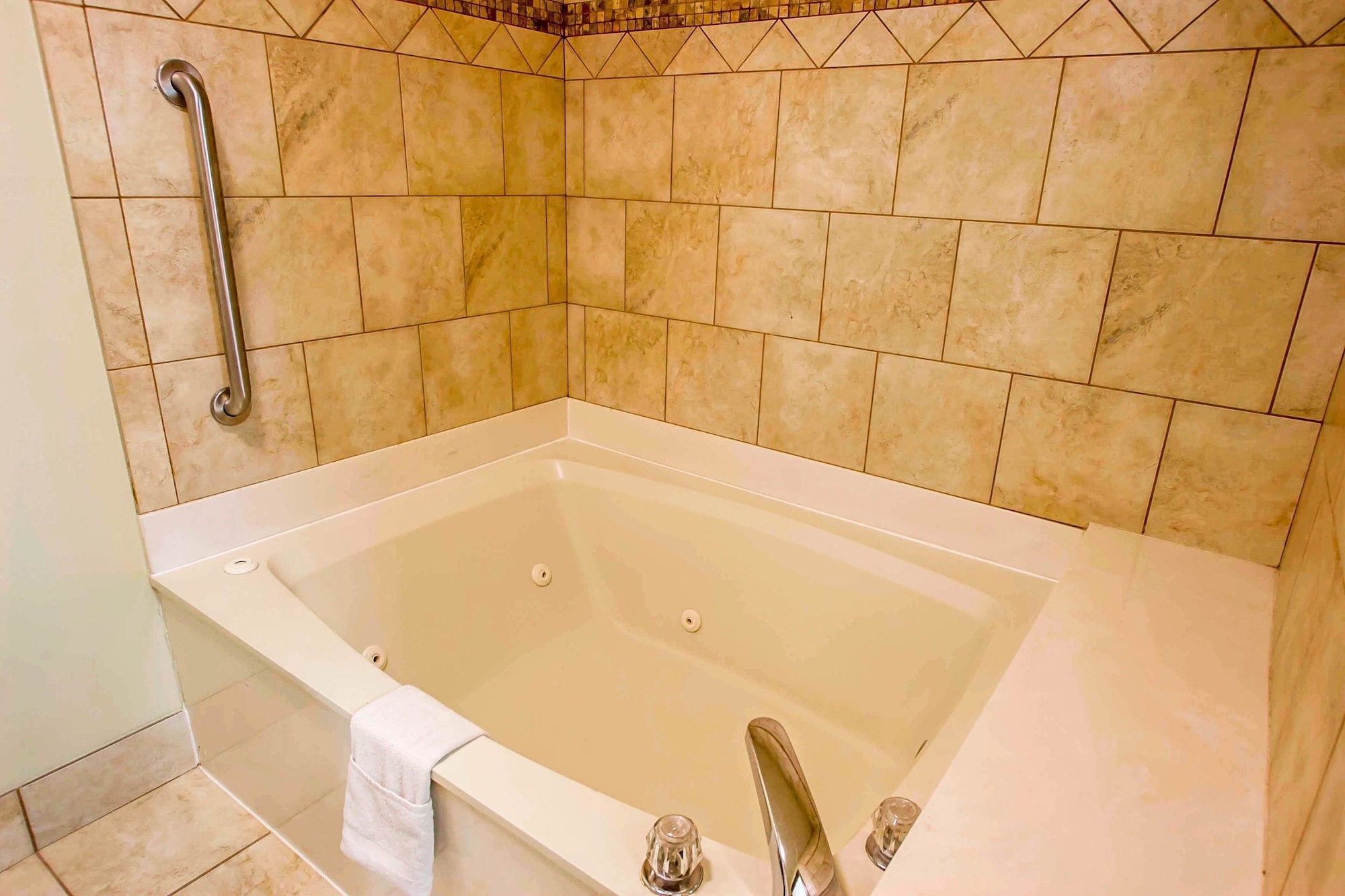 جناح مع أريكة، Quality Inn and Suites Germantown North 3/8