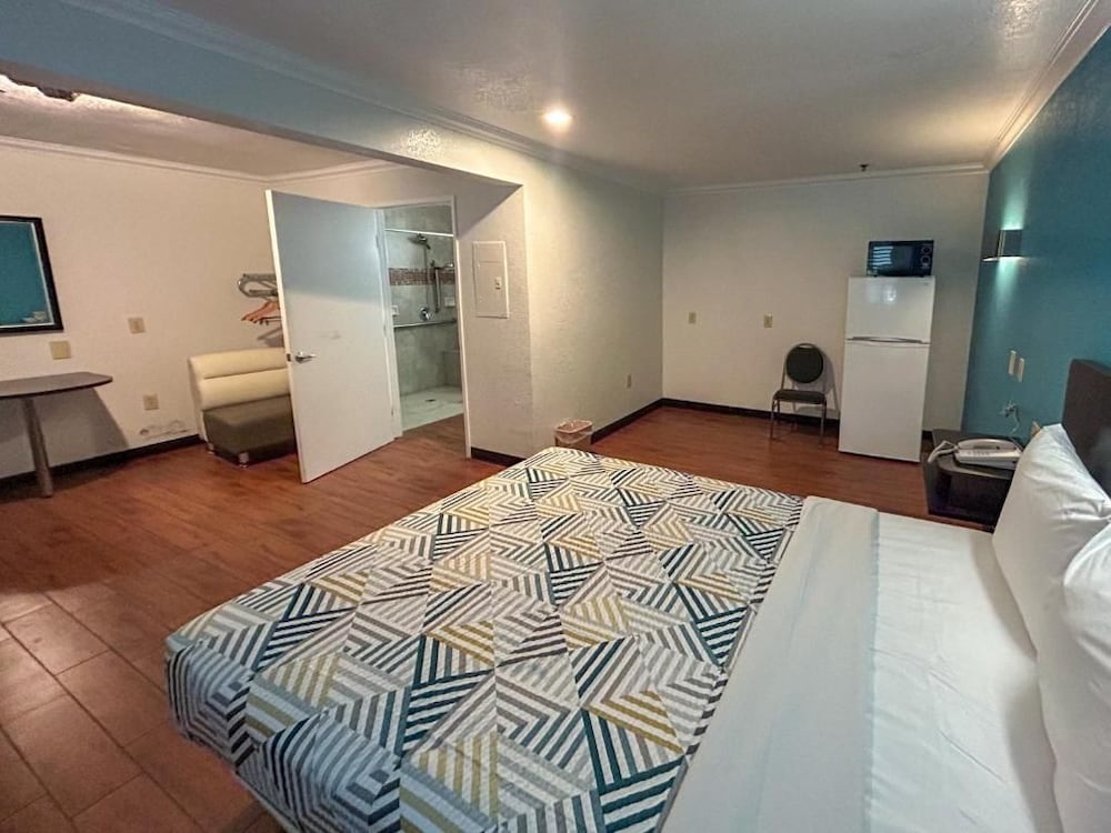 Studio6 Ontario, CA - Convention Center Airport 30/50