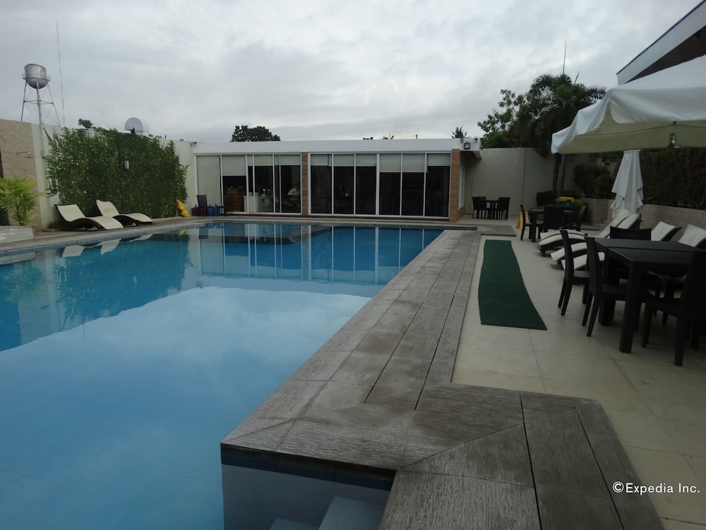 Holiday Suites Hotel Amp Resort 6/50