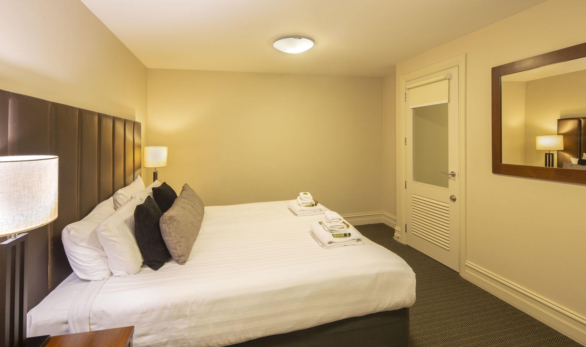 2 Bedrooms, Suite, Garden Area