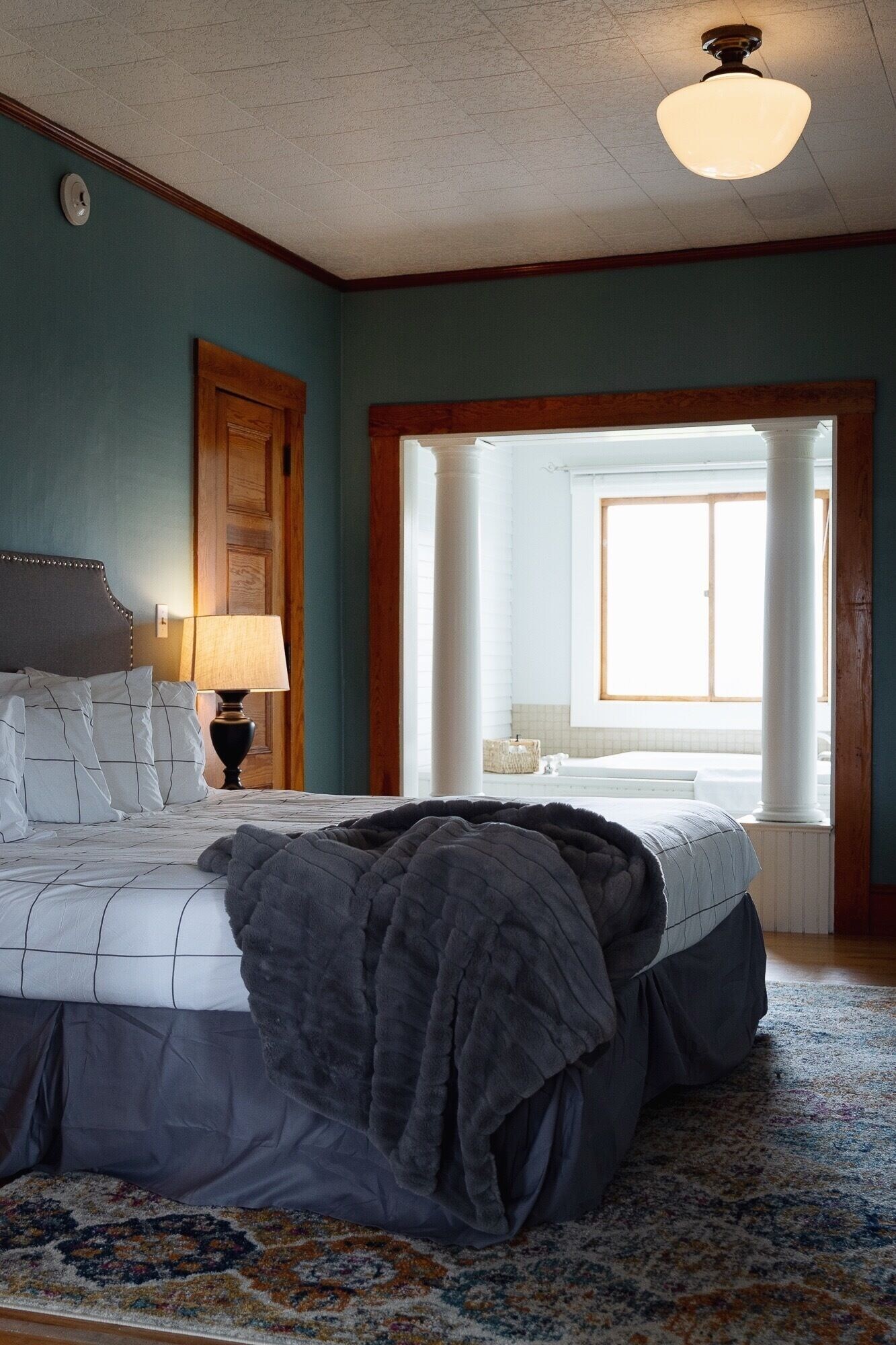 Master, Superior, Suite, King Bed, Mountain View, Sofa, Balcony