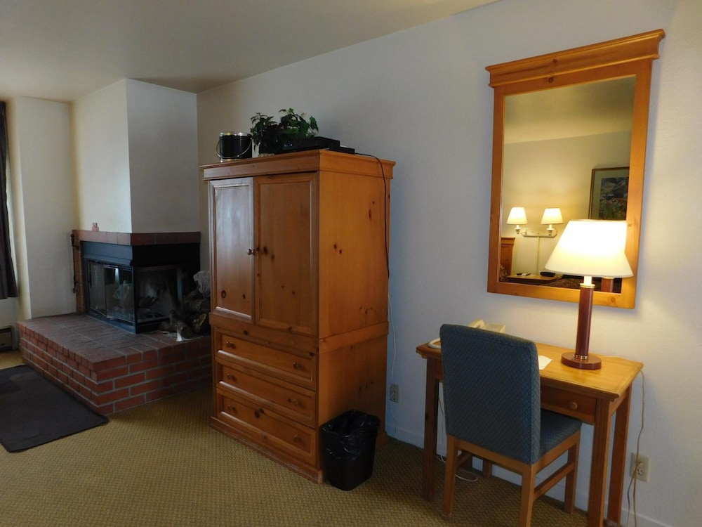 Pacific Gardens Inn 36/64