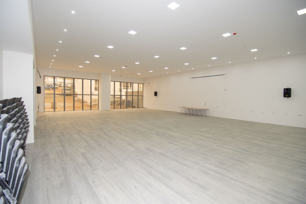 New Brookfields Hotel 37/43