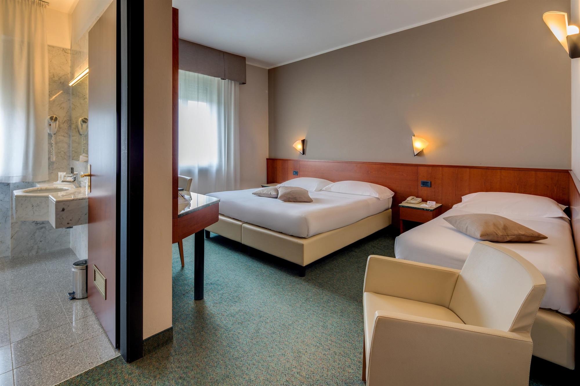 Classic, Multiple Beds, Smoking