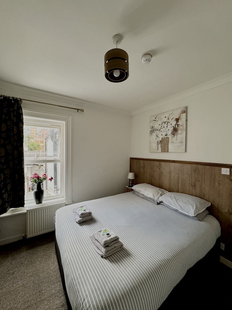 Riverside Hotel Bed and Breakfast 12/48