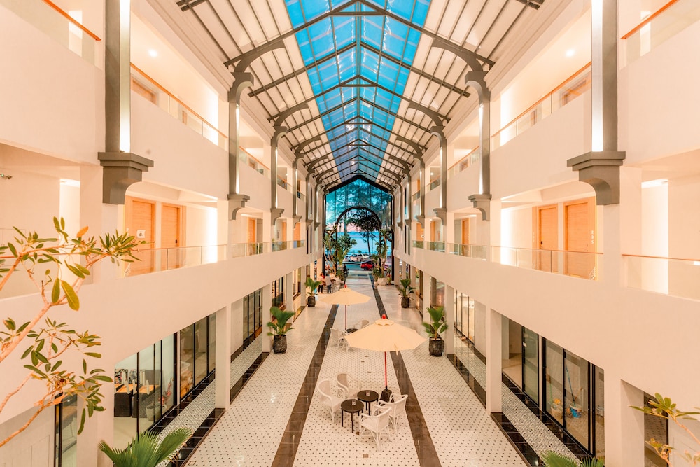 Anona Beachfront Phuket Resort 52/65