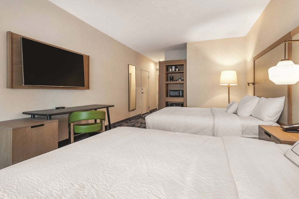 Fairfield Inn & Suites By Marriott Kansas City Shawnee 6/22