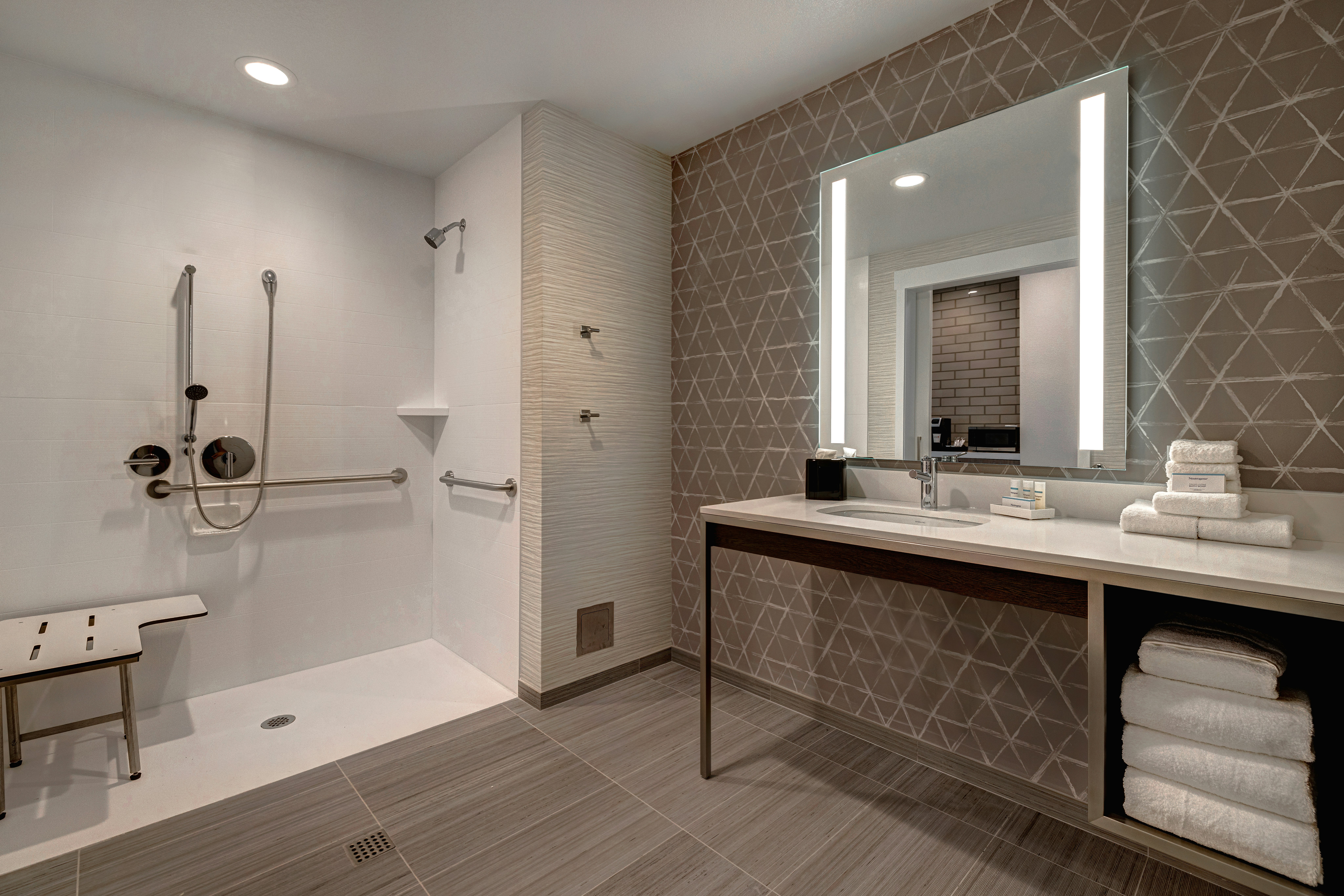 غرفة بسرير كينج لذوي الإعاقة، Hilton Garden Inn Temecula 2/2